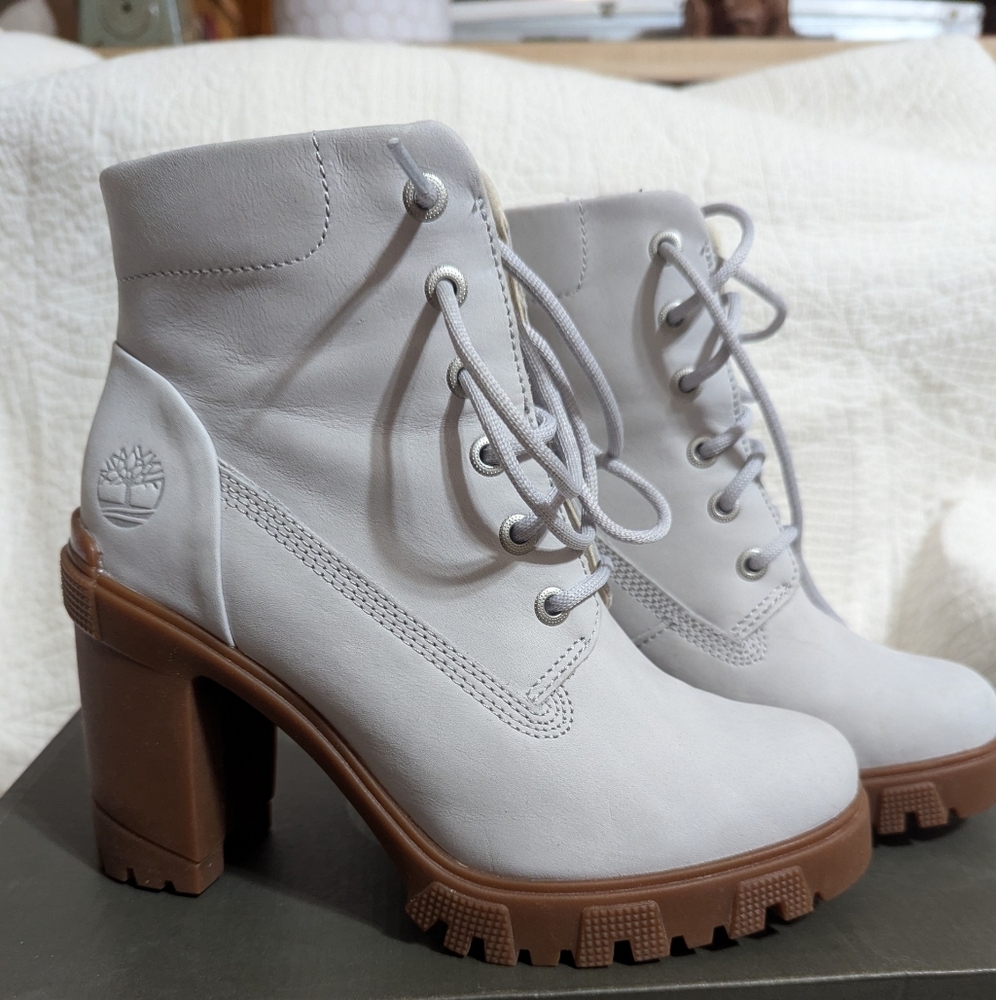 Timberland Women's Gray Lace-Up Boots Size 7 M/M